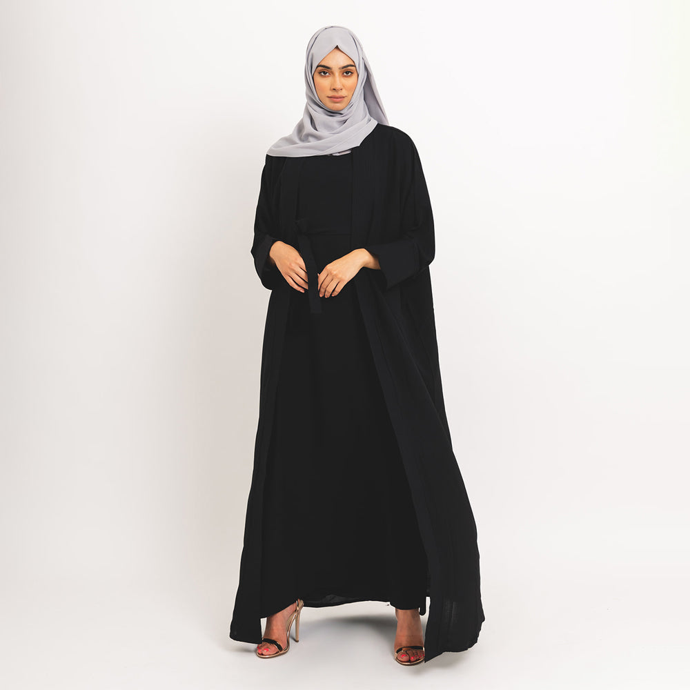 Schwarzer zweiteiliger formeller Kimono mit Unterkleid