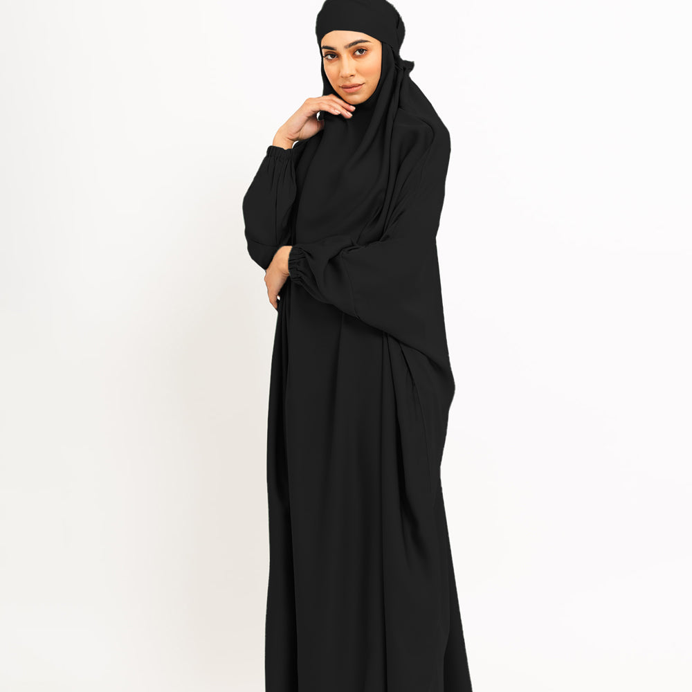 Schwarzer Khimar mit elastischen Bündchen und Bindeband im Rücken