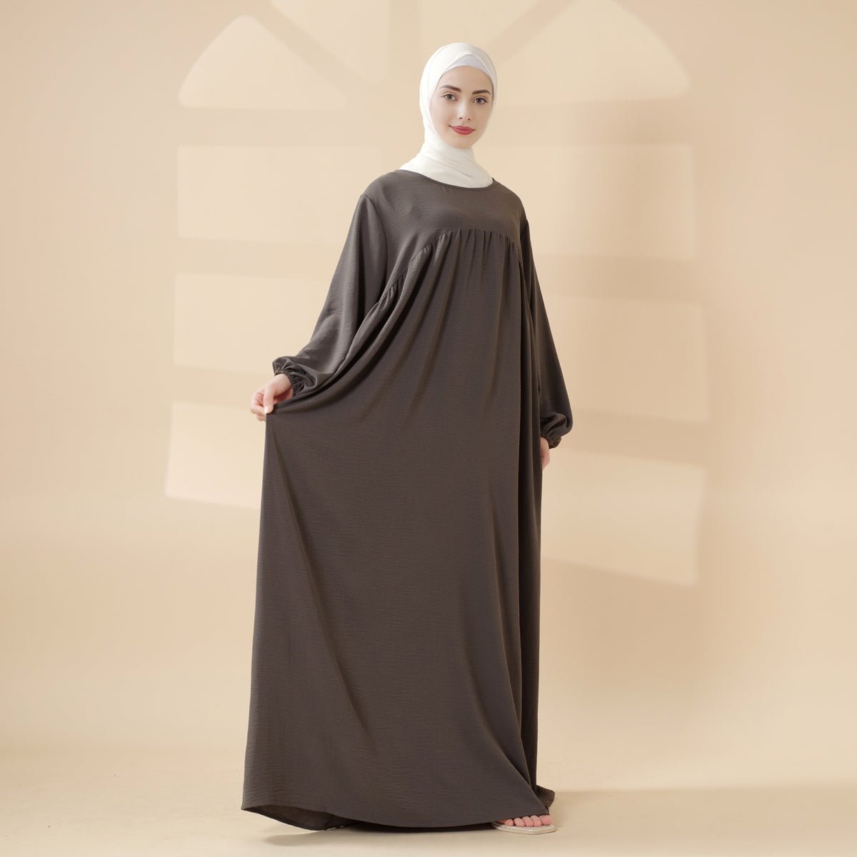 Abaya reversibile realizzata in tessuto crepe (MA035)